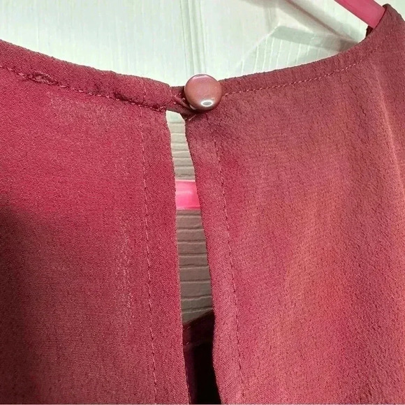 Suzy Shier Blouse Sleeveless Cross Front Burgundy Size Large - Picture 12 of 16